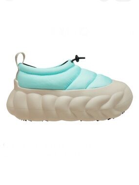 CROCS OverPuff Shorty Bootie Aquamarine/White Women’s size 8 NEW! RARE!!!